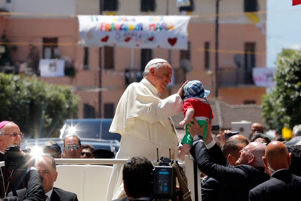 Pope Francis Calls Evangelicals His ‘Brothers during his Visit to a Pentecostal Church