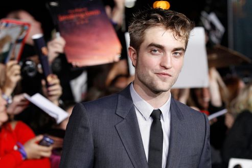 Robert Pattinson Reportedly Gives Girlfriend FKA Twigs A Promise Ring