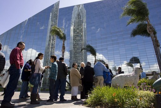Robert H. Schuller Laid to Rest in Public Memorial at Former Crystal Cathedral