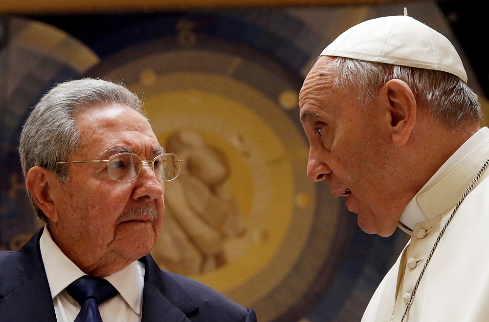 Raul Castro Says Private Meeting With Pope Francis Has Inspired Him to Return to Catholic Faith, Resume Praying