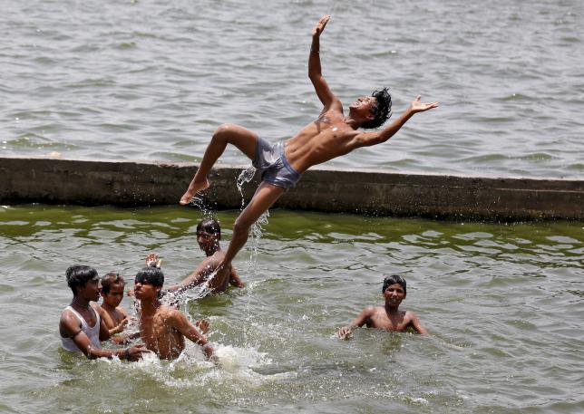 1,100 Dead and Counting as Heatwave Sweeps India; Record-Breaking Temperatures Melting Roads