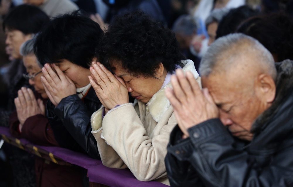 Chinese Christians Persecuted by Communist Regime Forced to Destroy Church Crosses or Face Punishment