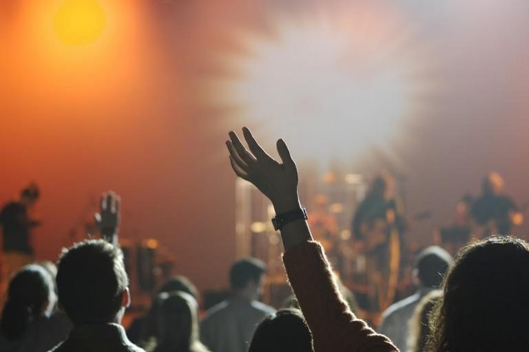 6 Lies Our Worship Songs tell Us