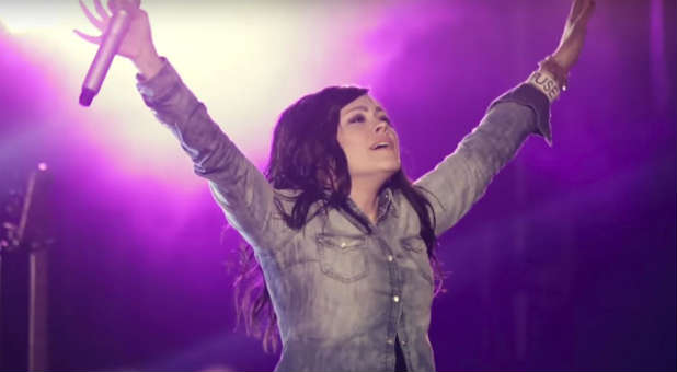 Kari Jobe and Chris Tomlin Bring Down the House With Incredible Live Worship .