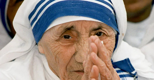 Saint Teresa’s Famous Blue-Rimmed White Sari Trademarked by Nun’s Order