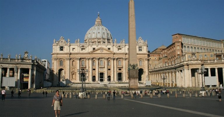 ISIS Threatens to Attack Vatican on Christmas