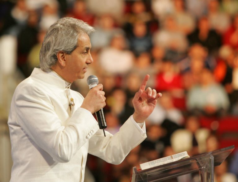 Televangelist Benny Hinn Admits Going Too Far With Prosperity Gospel in Wake of Billy Graham’s Death