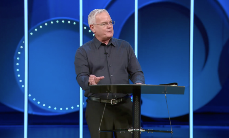 Bill Hybels Gets Standing Ovation at Church Meeting; Says Sexual Misconduct Claims Are ‘Flat-Out’ Lies