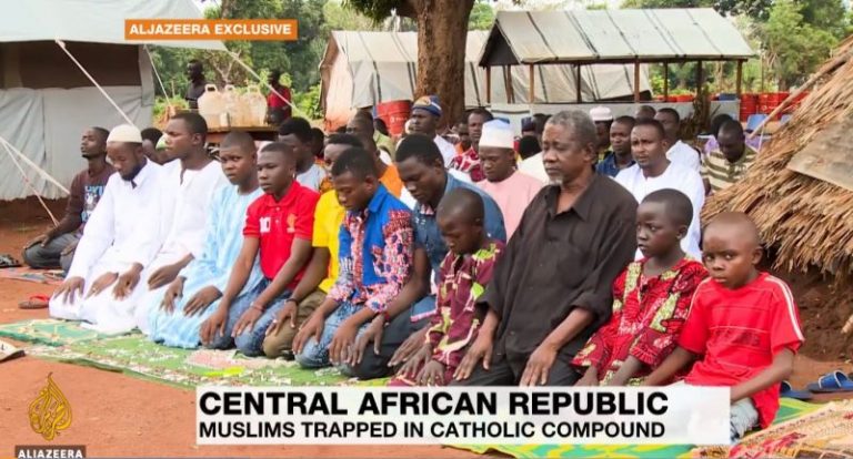 Over 1,000 Muslims Take Refuge in CAR Church, Hiding From Anti-Balaka Militia Waiting to Kill Them