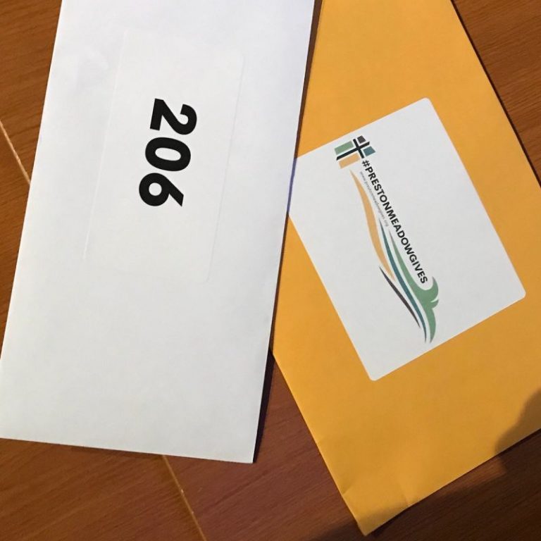 Texas Church Surprises Worshipers by Handing Out $250, $500, $1,000 Checks at Service
