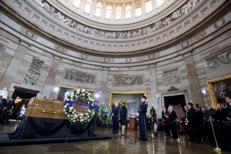 Thousands of Mourners Pay Tribute to Billy Graham, ‘Epitome of Love,’ at US Capitol