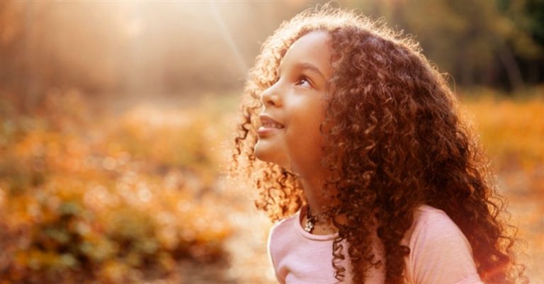 Little Girl Has Amazing Reaction Every Time Father Says ‘Hallelujah’