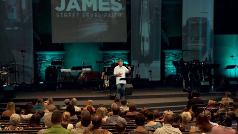 Megachurch Pastor Les Hughey Admits ‘Sinning’ After 4 Women Accuse Him of Back Rubs, Sex