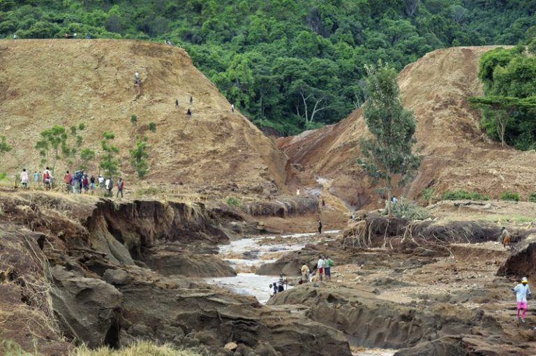 At Least 44 Killed, 40 Missing as Dam Bursts in Kenya