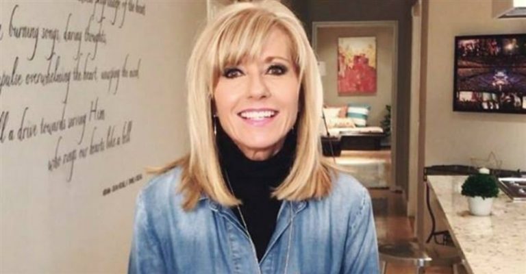 Beth Moore Writes Open Letter to ‘Brothers in Christ’ on What It’s Like to Be a Woman in Ministry