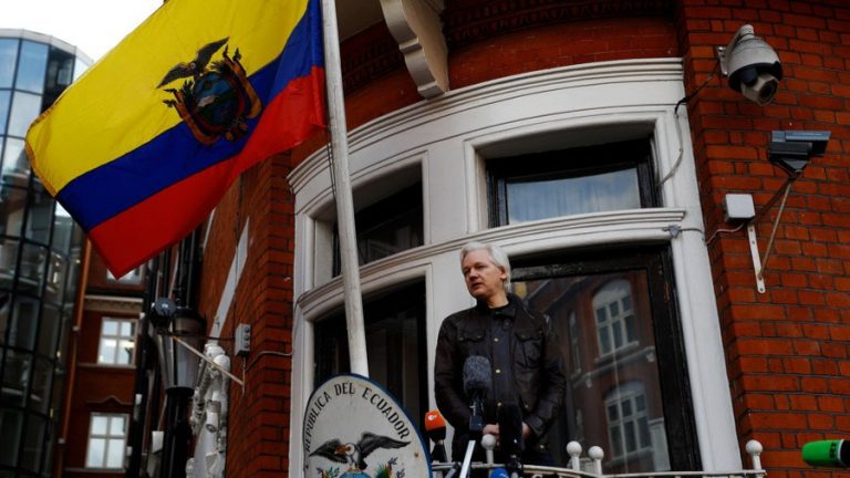 Ecuador’s New Rules Ban Assange From Taking Visitors and Phone Calls