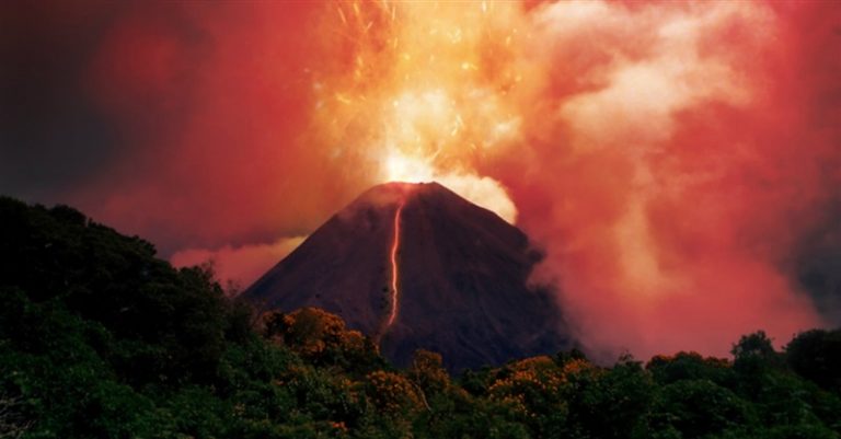 Hawaii’s Kilauea Volcano Erupts, Forcing Evacuations of 1,700 People