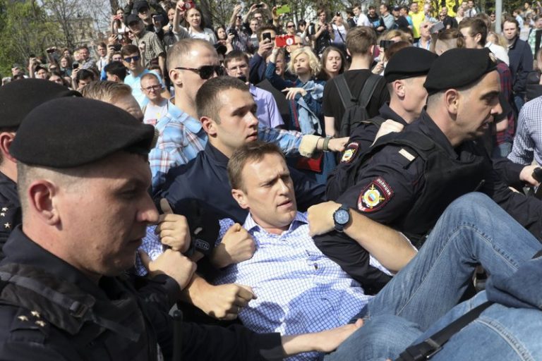 Nearly 1600 Reported Arrested in Russian Anti-Putin Protests