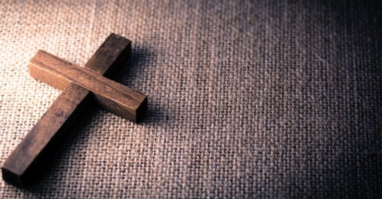 Fending Off the Rising Right, Bavarian Leader Puts Crosses in State Offices