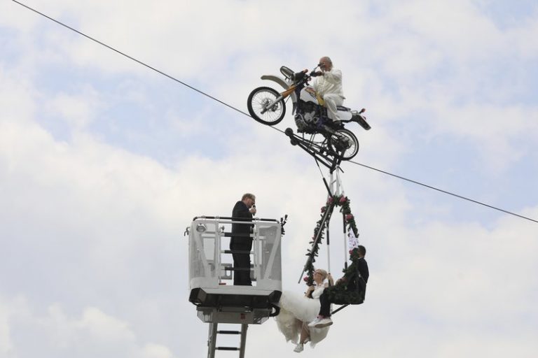 German Couple Gets Married on a Tightrope – Urban Christian News
