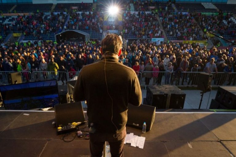 Hundreds Come to Christ at Scotland Crusade Hosted by Billy Graham’s Grandson