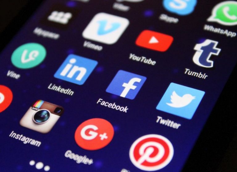 Nearly 30 Percent of Christians Share Their Faith on Social Media, Reaching Non-Believers: Barna