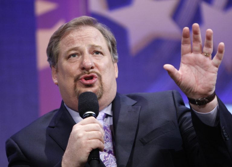 Rick Warren Warns Hundreds of Priests About Moral Integrity at Sexual Abuse Prevention Conference