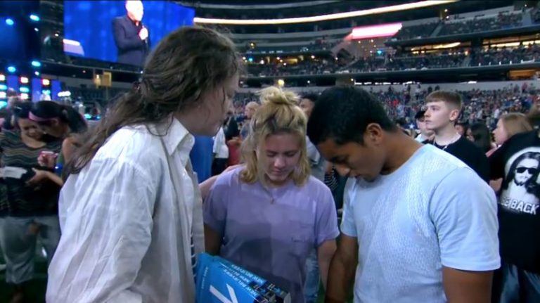 Thousands Respond to the Gospel at Harvest America 2018 in Texas