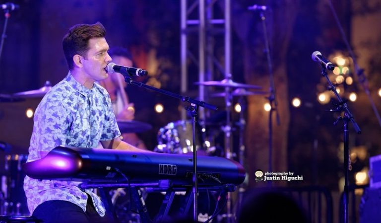 Singer Andy Grammer Blesses Strangers at Restaurant with Act of Kindness