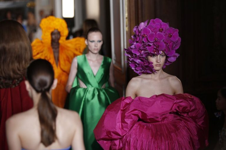 Standing Ovation Following Valentino’s Collection Caps Paris Couture Week – Urban Christian News