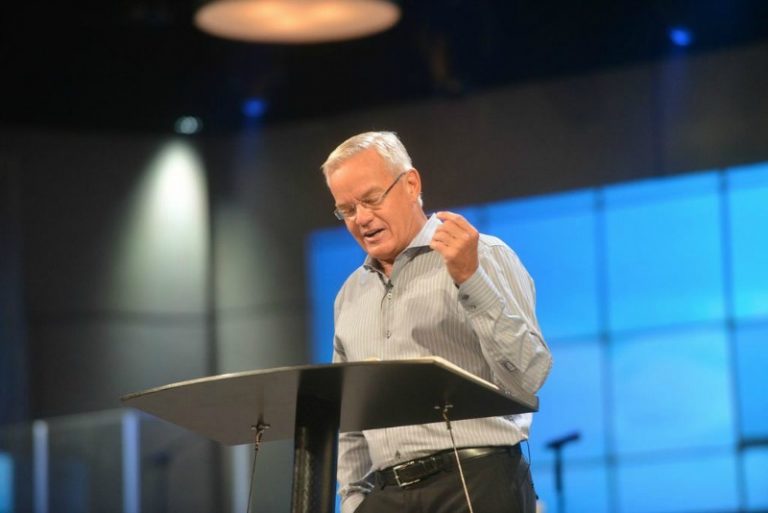 Willow Creek’s Entire Elder Board, Pastor Heather Larson Resign Over Bill Hybels Scandal, Failings