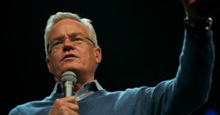 Willow Creek Elders and Lead Pastor Resign in Wake of Hybels Revelations