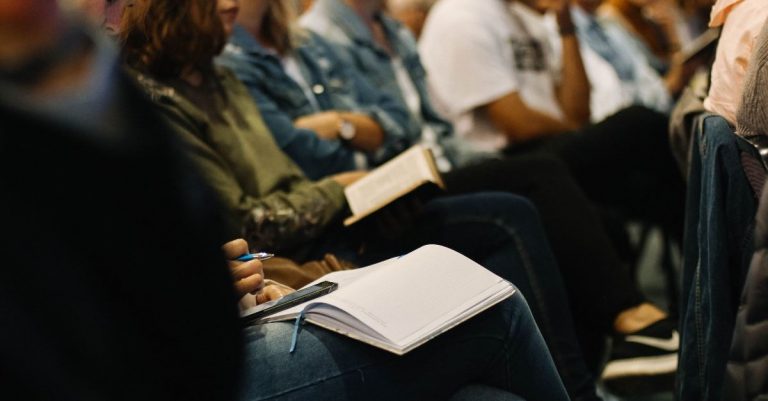 Tim Challies Argues Francis Chan’s New Book Makes House Churches Look Like the “Only Faithful Churches Left”