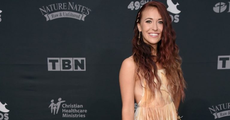 Lauren Daigle Brings Worship to Late Night, Performs on The Tonight Show Starring Jimmy Fallon