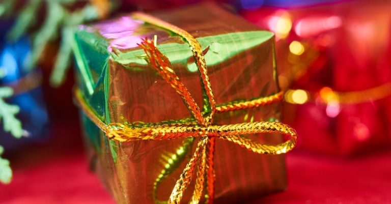 Elementary School Bus Driver Purchases Christmas Presents for All 70 Children on His Route as Part of ‘Mission from God’