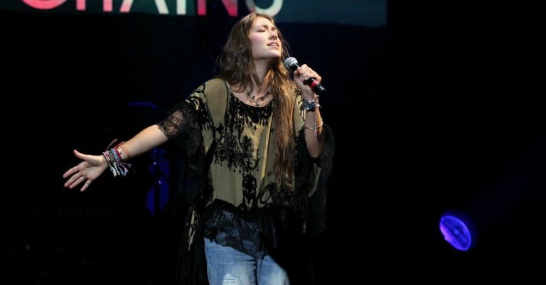Lauren Daigle Meets with Children’s Hospital Patients, Reveals How One Little Boy Changed Her Life