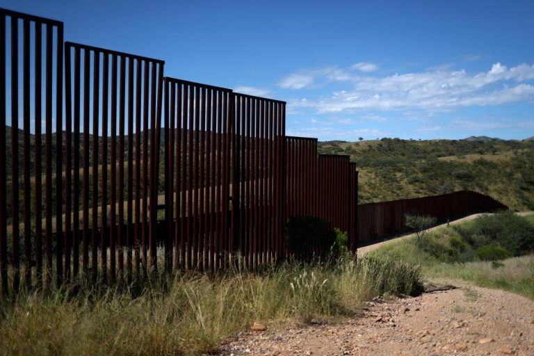 Mexican Girl’s Balloon With Christmas Wishlist Floats Over US Border Wall, Resulting in Arizona Couple Buying Her Presents – Urban Christian News