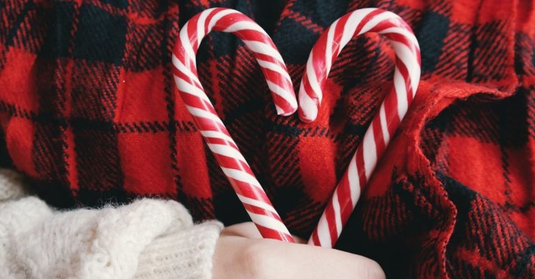 School Bans Santa, Christmas Trees, Candy Canes.. and the Colors Red and Green