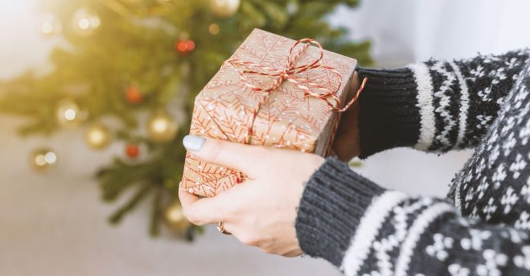 Secret Santa Gives $10,000 to Widowed Father of Seven