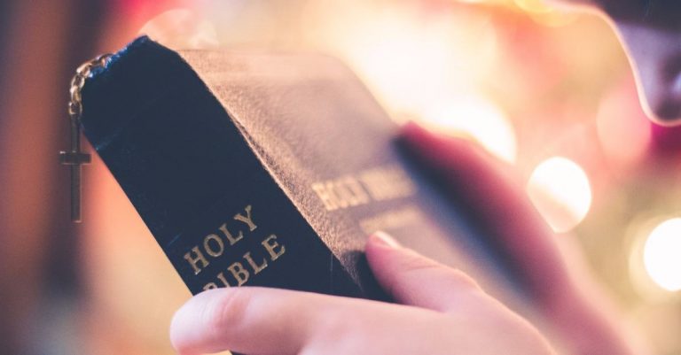 Principal Bans Students from Giving Bibles to Friends during Lunch
