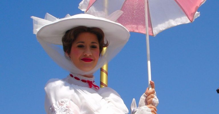 Future Mary Poppins Film Should Support Gay Rights, Director Says