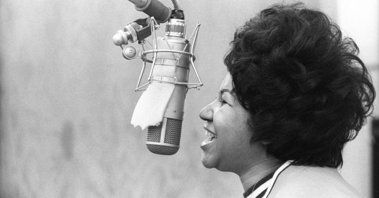 Aretha Franklin Sings Sweet Sounds, Recalls Roots in Amazing Grace Documentary