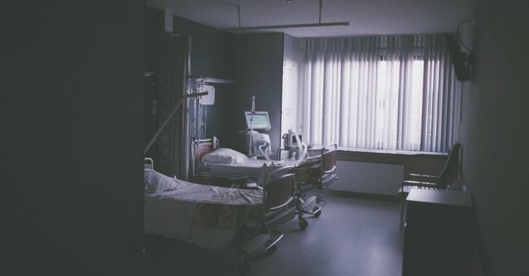 Man in Vegetative State Dies after Doctors Pull Care despite Parents’ Pleas to Keep Him Alive
