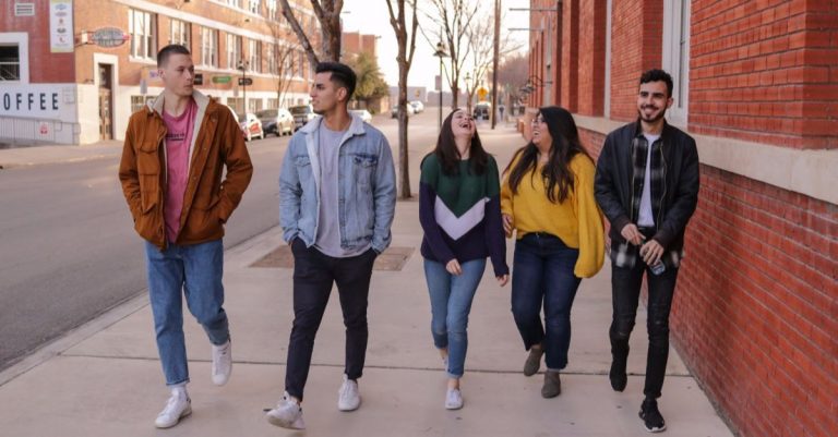 17 Percent of Evangelical Teens Aren’t in Public School, Survey Shows