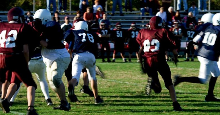 High School Football Player Prays with Opponent Who’s Mom Has Cancer, Photo Goes Viral