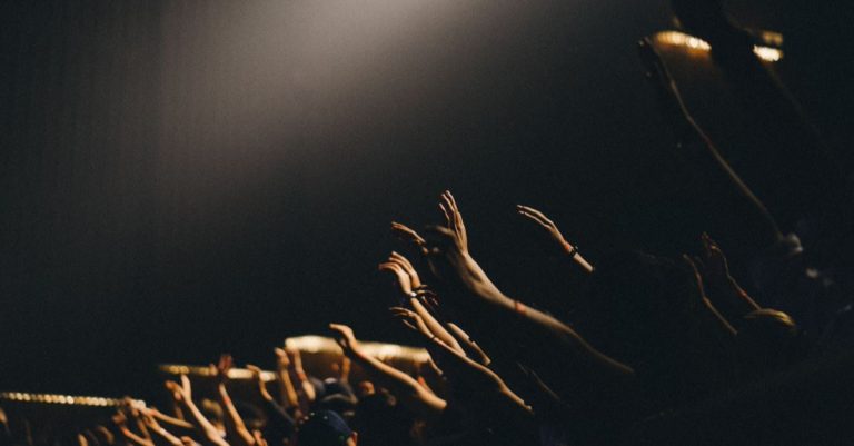 Only 30 Percent of American Adults Have a Positive View of Evangelicals, Barna Group Finds