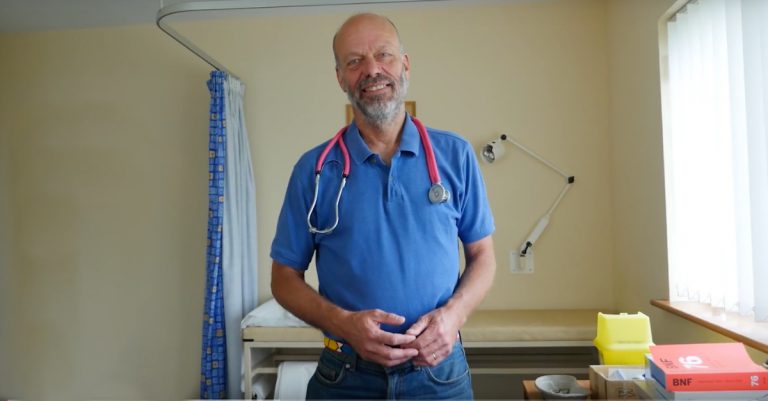 Christian Doctor Wins, Won’t Lose Job after Praying with Patient