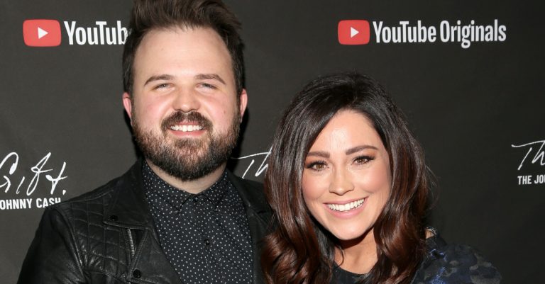 Christian Singer Kari Jobe Says Seeing ‘What God’s Doing in Our White House’ Left Her in ‘Tears All Day’
