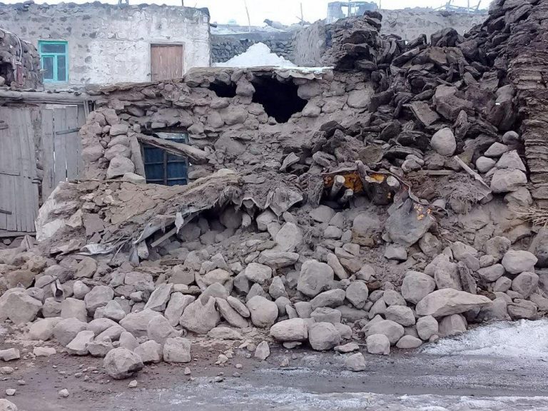Eight Dead in Turkey as 5.7 Earthquake Strikes Western Iran