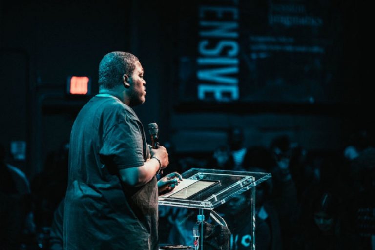 Pastor William McDowell Urges Worship Leaders to Depend on God for Their Power